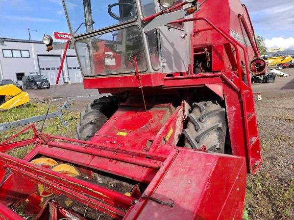 Комбайн Massey Ferguson 330 (1984)