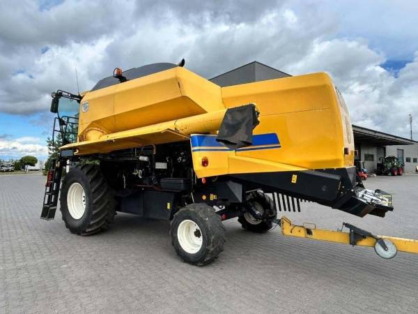 Комбайн New Holland TC 5.80 (2015)