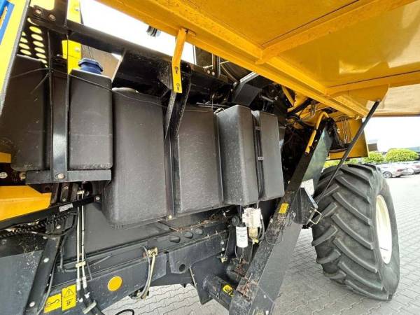 Комбайн New Holland TC 5.80 (2015)