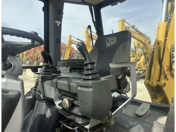 Екскаватор-навантажувач JCB 3CX (2006)