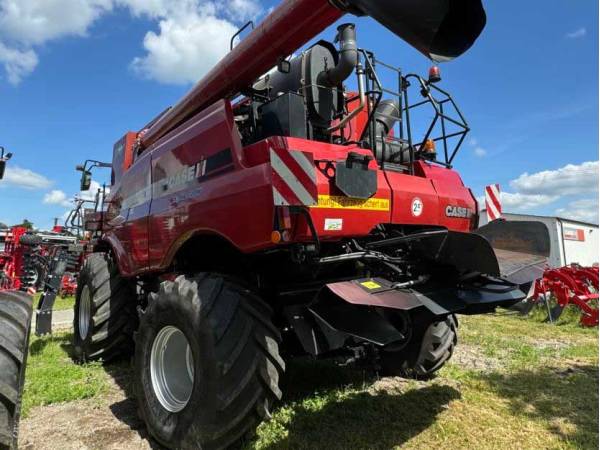 Комбайн Case IH Axial-Flow 8230 (2014)