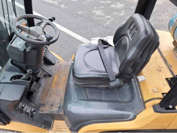 Навантажувач Caterpillar GP25N (2006)