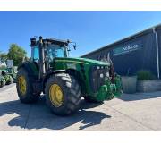 Трактор John Deere 8330