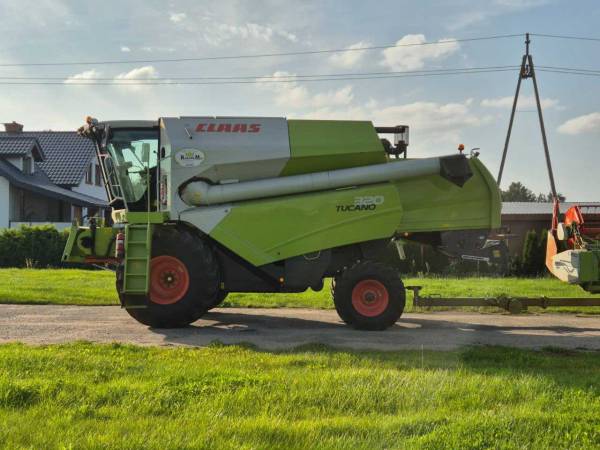 Комбайн Claas Tucano 320 (2012)