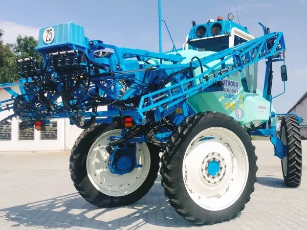 Самохідний обприскувач Berthoud Boxer 3000
