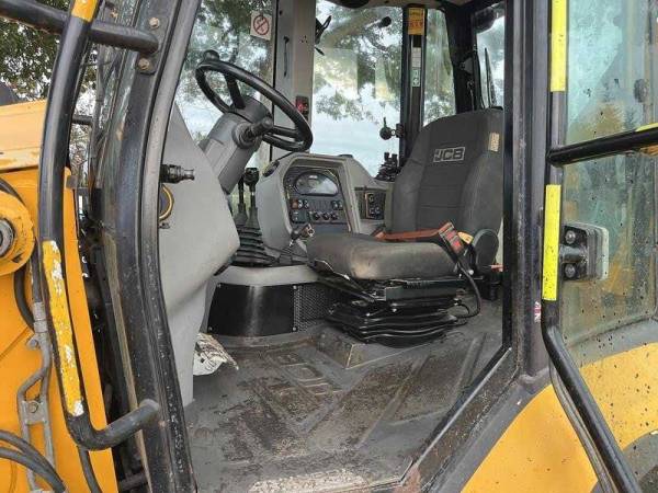 Екскаватор-навантажувач JCB 3CX (2016)