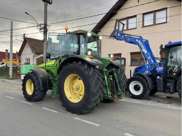 Трактор John Deere 8220 (2006)