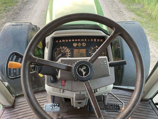 Трактор John Deere 6820 (2003)