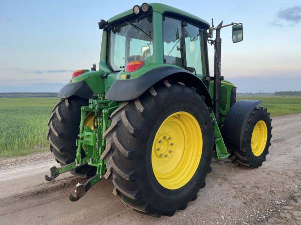 Трактор John Deere 6820 (2003)