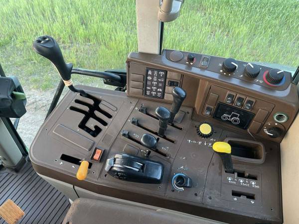 Трактор John Deere 6820 (2003)
