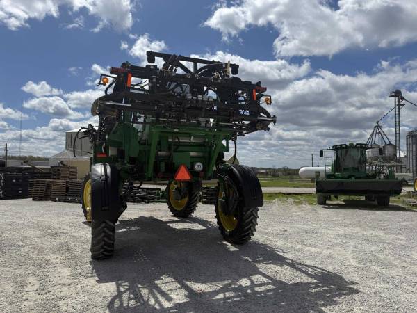 Самохідний обприскувач John Deere 4830 (2011)