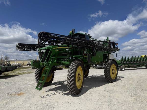 Самохідний обприскувач John Deere 4830 (2011)