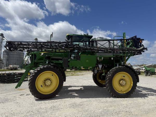 Самохідний обприскувач John Deere 4830 (2011)