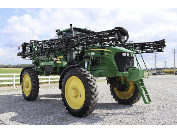 Самохідний обприскувач John Deere 4830 (2008)