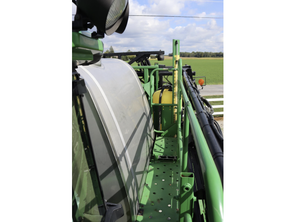 Самохідний обприскувач John Deere 4830 (2008)