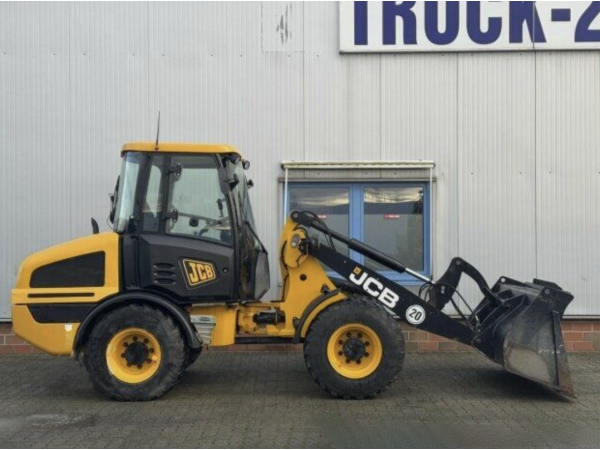 Фронтальний навантажувач JCB 407 T4 4x4 (2017)