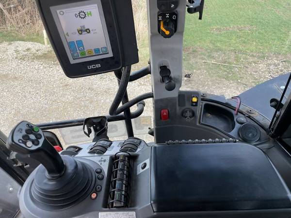 Трактор JCB Fastrac 4220 (2015)
