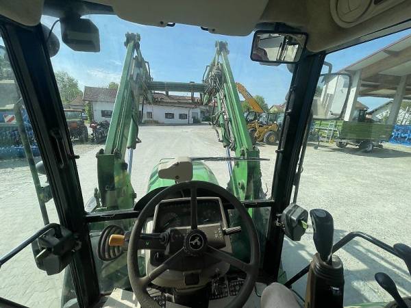 Трактор John Deere 5620 (2005)