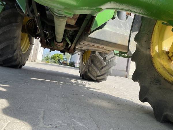 Трактор John Deere 5620 (2005)