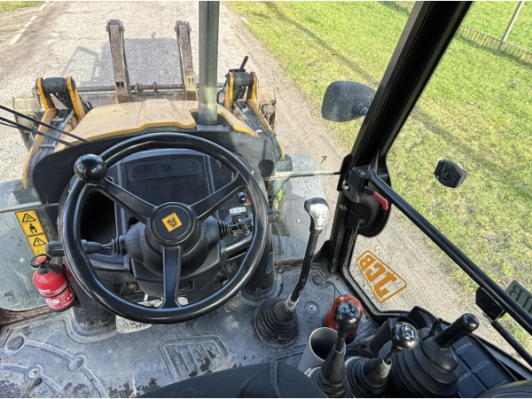 Екскаватор-навантажувач JCB 3CX (2013)