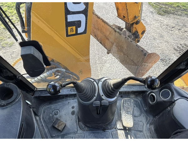 Екскаватор-навантажувач JCB 3CX (2013)