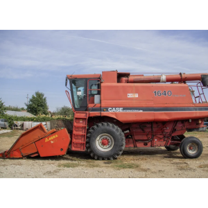 Комбайн Case IH 1640