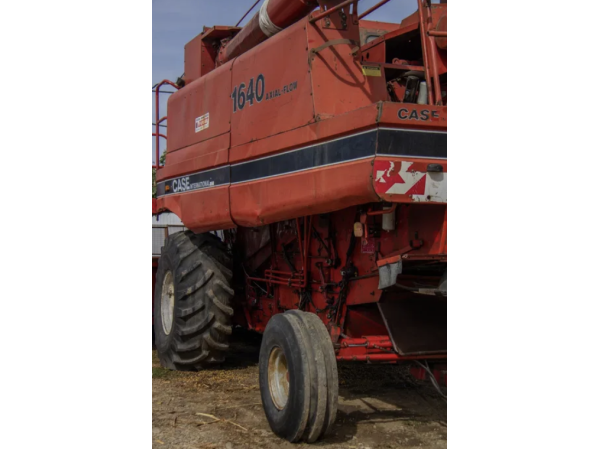 Комбайн Case IH 1640