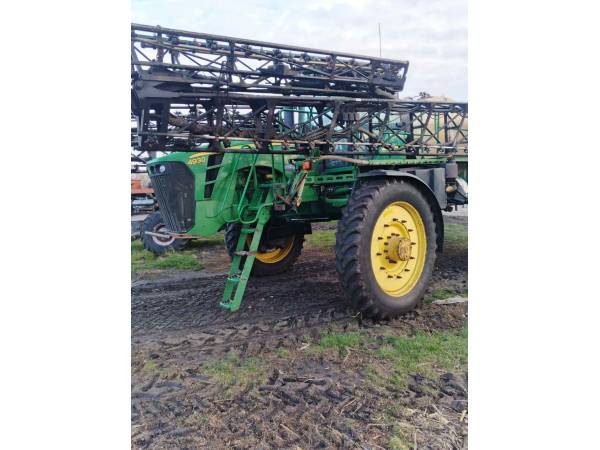 Самоходный опрыскиватель John Deere 4930 (2011)