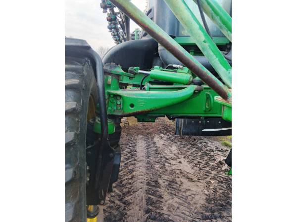 Самоходный опрыскиватель John Deere 4930 (2011)