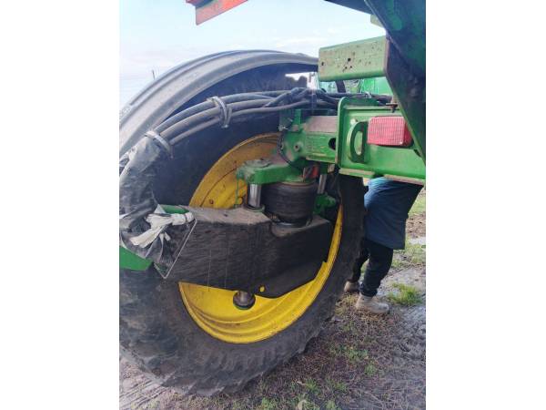 Самоходный опрыскиватель John Deere 4930 (2011)
