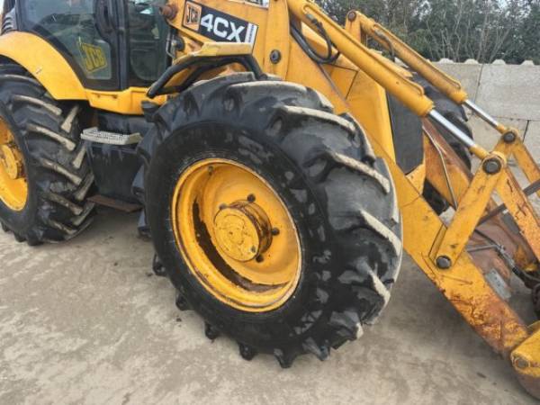 Екскаватор-навантажувач JCB 4CX (2003)