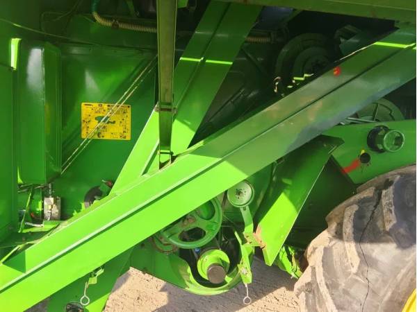 Комбайн John Deere 1055 (1989)