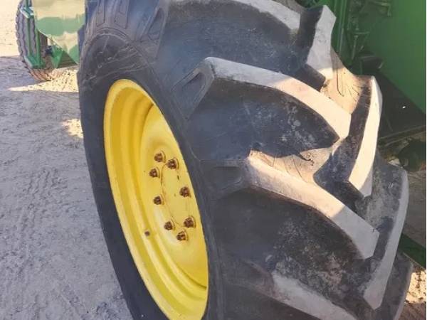 Комбайн John Deere 1055 (1989)