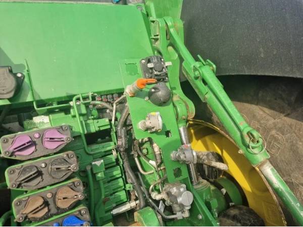 Трактор John Deere 8R410 (2021)