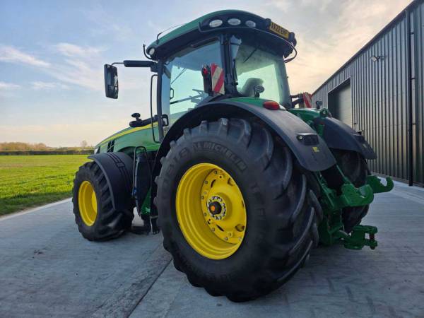 Трактор John Deere 8400R (2022)