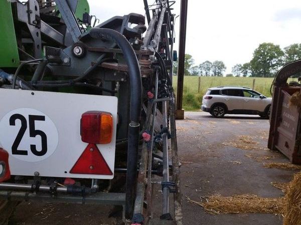 Причіпний обприскувач Tecnoma Pulve Traine (2012)