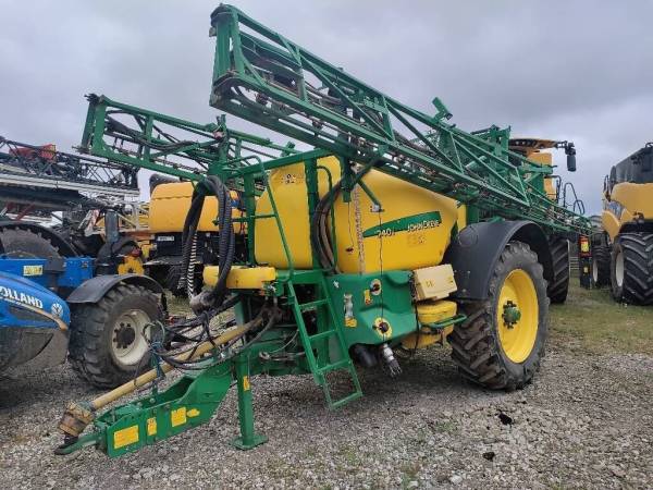 Причіпний обприскувач John Deere 740i (2013)