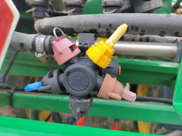 Причіпний обприскувач John Deere 740i (2013)
