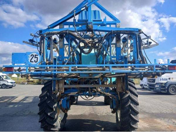 Самохідний обприскувач Berthoud boxer 2 4000R (2001)