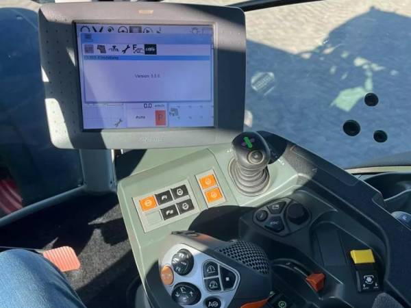 Трактор Claas Axion 830 (2014)