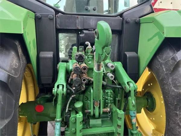 Трактор John Deere 6200 (1995)
