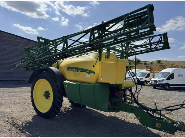 Прицепной опрыскиватель John Deere 732 (2011)