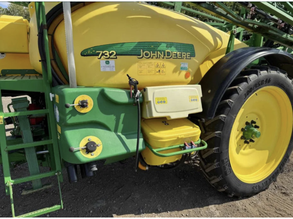 Прицепной опрыскиватель John Deere 732 (2011)