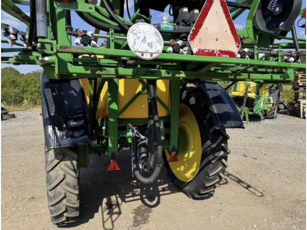 Прицепной опрыскиватель John Deere 732 (2011)