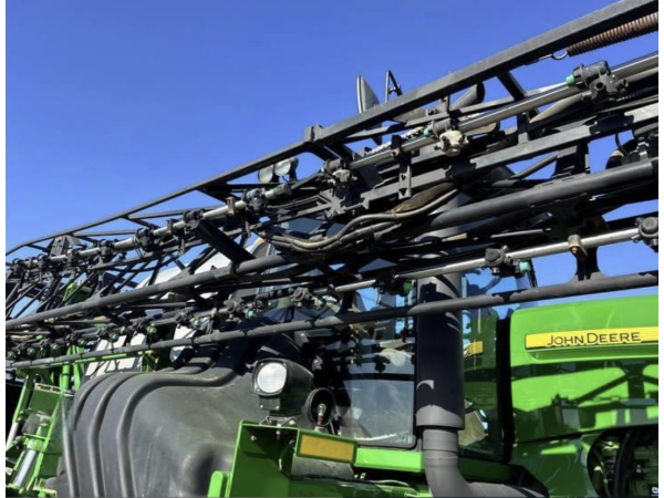 Самоходный опрыскиватель John Deere 4830 (2014)