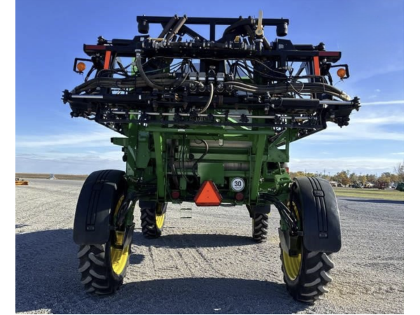 Самоходный опрыскиватель John Deere 4830 (2014)