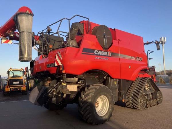 Комбайн Case IH Axial-Flow 8230 (2013)