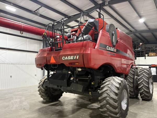 Комбайн Case IH 8120 (2011)