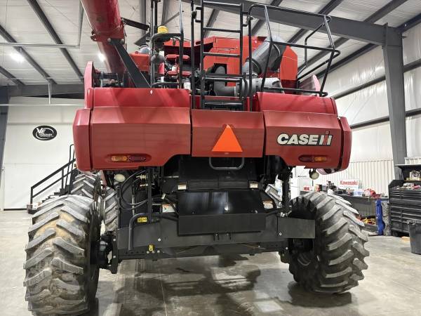 Комбайн Case IH 8120 (2011)