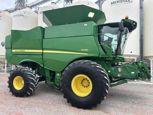 Комбайн John Deere S690 (2015)